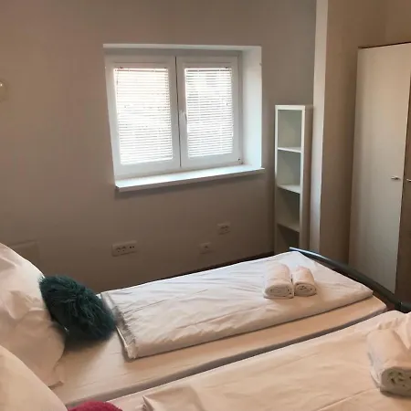 Appartement Plaza - *